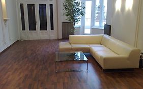 Fashion Street Luxury Apartment